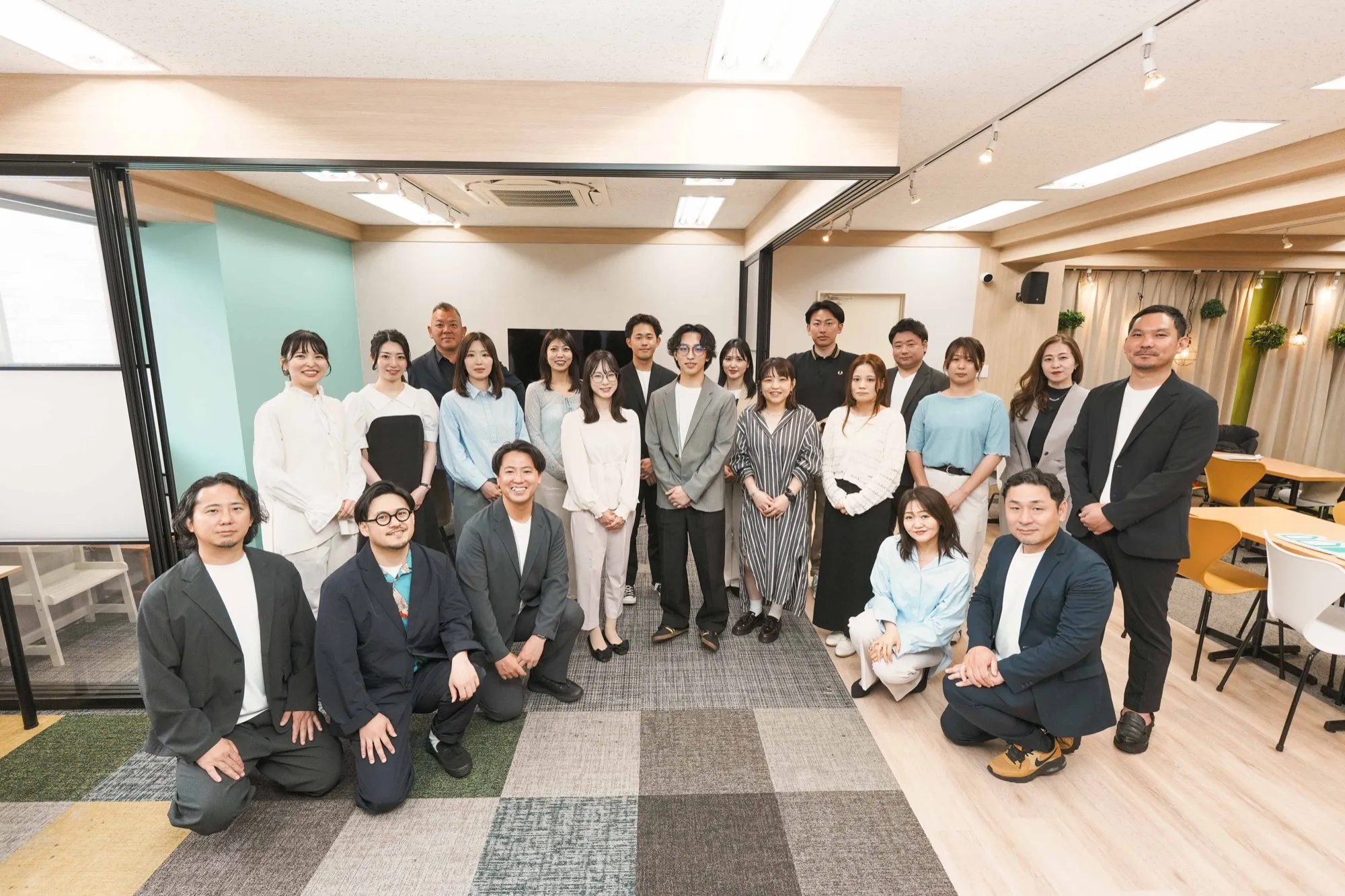 物件王で働くメンバーの集合写真